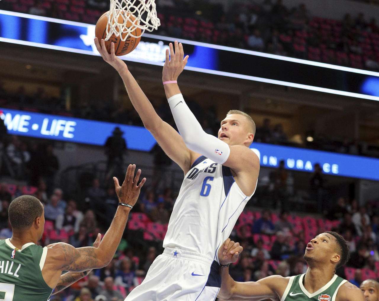 亚博体育-包含Ning在独行侠比赛中败北，出色防守引发热议！的词条