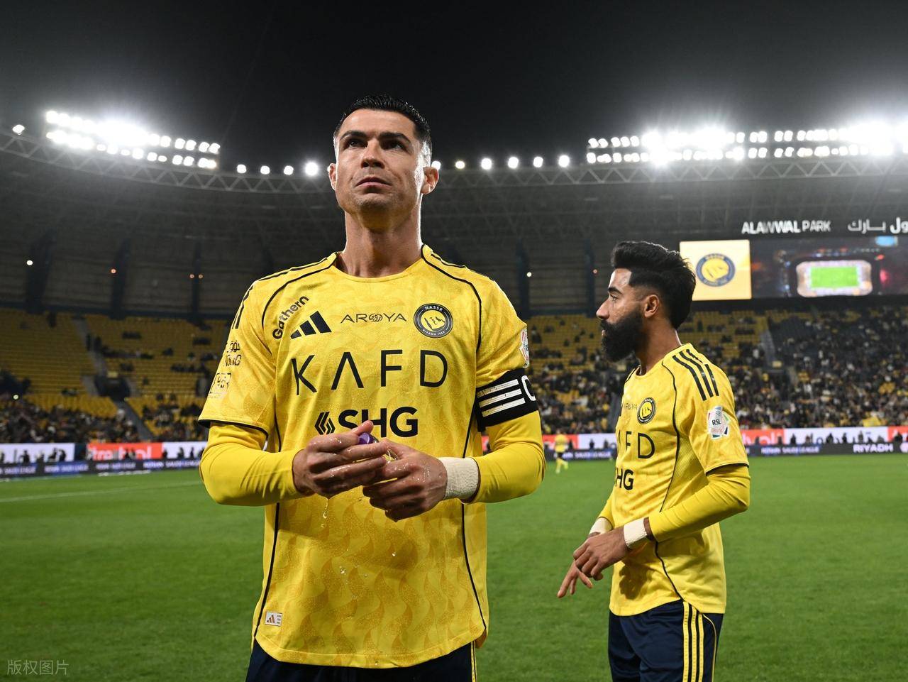 亚博体育- c罗和女友飞往瑞士短暂度假 意媒违反防 