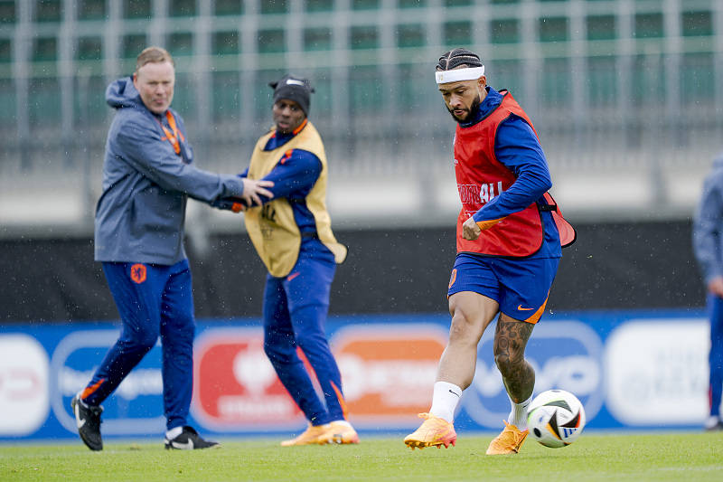 亚博体育-莱万多夫斯基遭遇二十连败，塞尔维亚队教练面临压力！的简单介绍