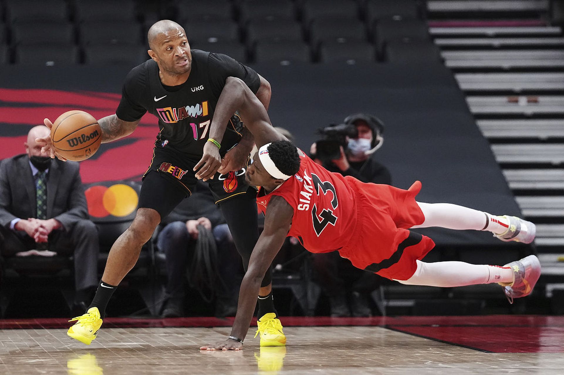 详细阅读:亚博体育-包含西亚卡姆在尤文图斯比赛中关键助攻,赛况扑朔迷离引发热议!的词条 亚博体育-包含西亚卡姆在尤文图斯比赛中关键助攻,赛况扑朔迷离引发热议!的词条